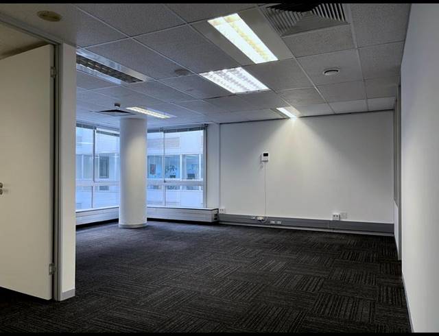 BUSINESS PROPERTY TO RENT IN CLAREMONT